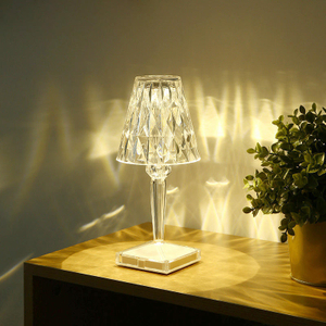 Lampada da tavolo moderna in cristallo acrilico LED Rose Lamp Restaurant Bar Atmosphere Light Illuminazione per interni 
