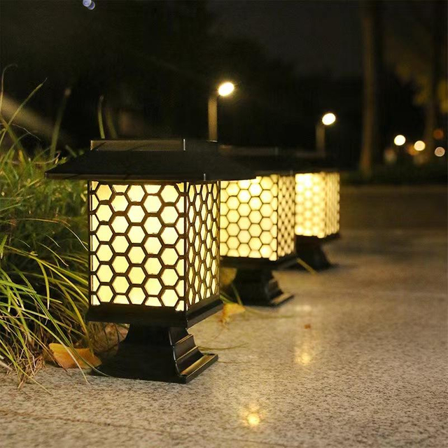 Tipo di casa Luce solare a LED impermeabile per esterni Lampada da prato solare Mini luce solare da giardino alimentata in stile cottage Spike Spot Piccola casa