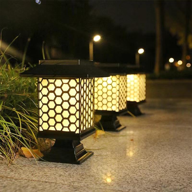 Tipo di casa Luce solare a LED impermeabile per esterni Lampada da prato solare Mini luce solare da giardino alimentata in stile cottage Spike Spot Piccola casa