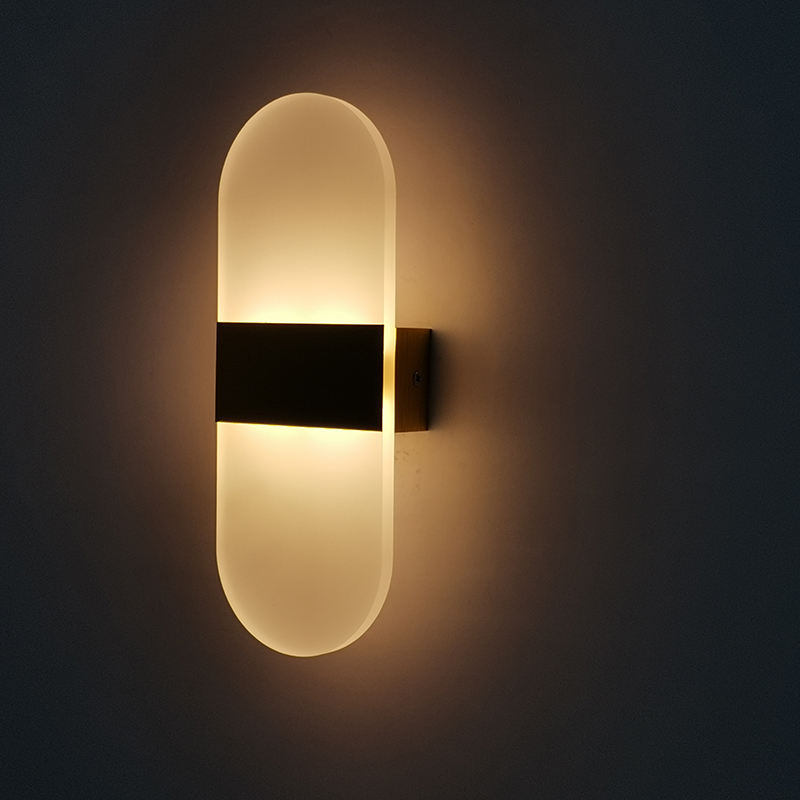 Lampada da parete in acrilico nero ad angolo rotondo da 6W lampada da parete per camera da letto lampada da parete per applique da parete a LED decorazione dell'hotel