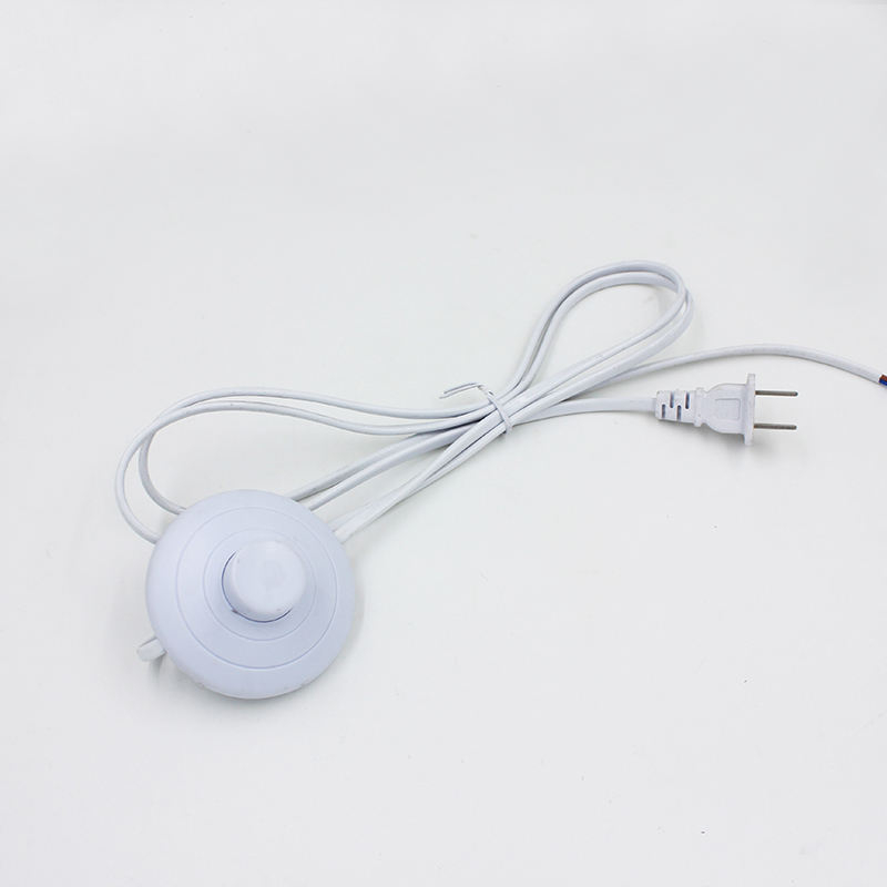 Cavo di linea 1,8 m On Off Cavo di alimentazione per lampada a LED con interruttore a pulsante 317 Spina UE / USA Commutazione luce Prolunga cavo bianco o nero