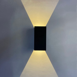 Up And Down Lamp Led Modern Square Ip65 Impermeabile Outdoor Home Wall Sconce Prezzo economico di alta qualità