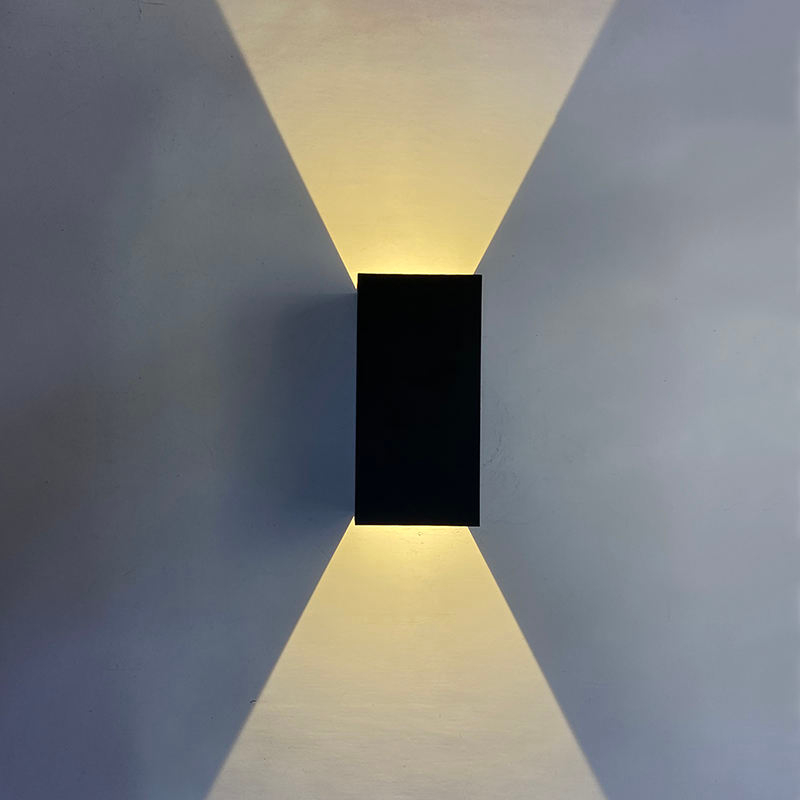 Up And Down Lamp Led Modern Square Ip65 Impermeabile Outdoor Home Wall Sconce Prezzo economico di alta qualità