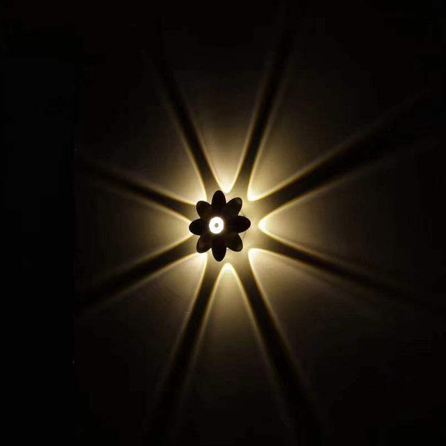Lampada da parete a LED per montaggio a parete Camera da letto moderna Lampada da parete a LED per esterni vintage di lusso per esterni Lampada da giardino su e giù