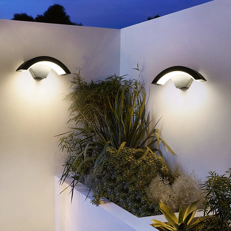 Lampada da parete a LED moderna con sensore 18w Lampada da parete per portico da giardino impermeabile per esterni Lampada da parete per interni moderna Sensore di luce