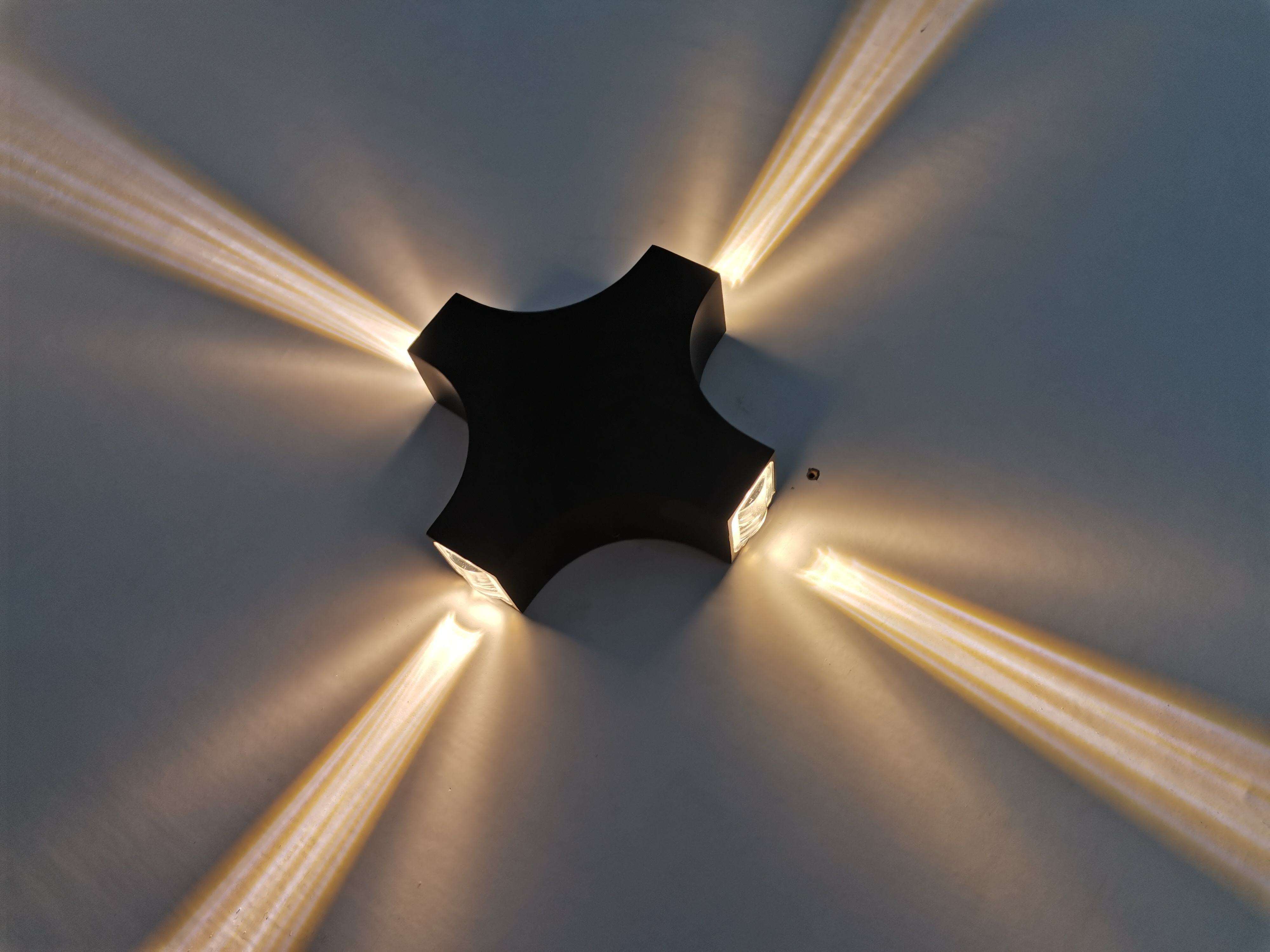 Nuova lampada da parete per esterni a LED 12W Cross Star 4 illuminazione laterale impermeabile IP65 per la decorazione del giardino