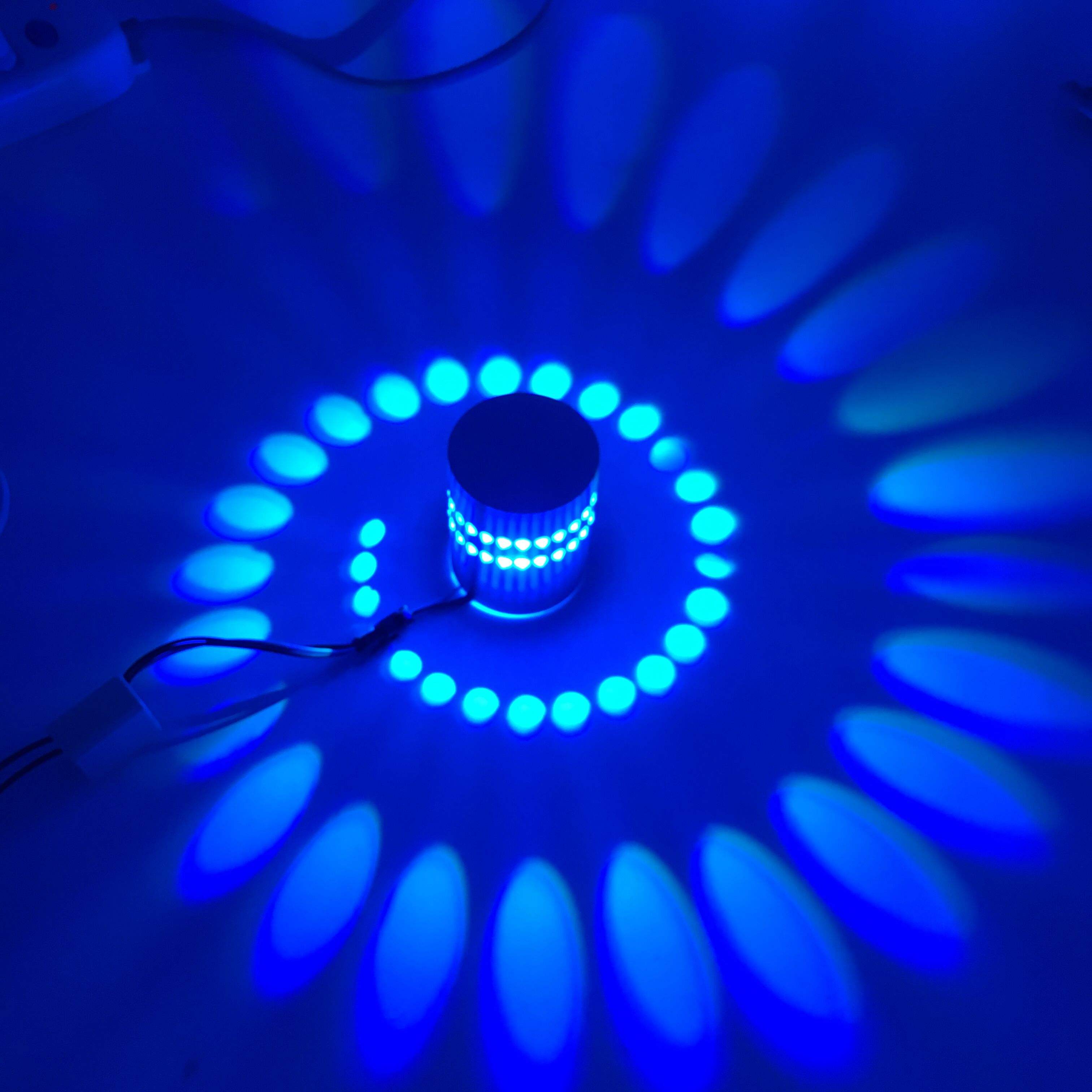 Applique da parete a LED RGB con foro a spirale per interni Decorare luci notturne fantasia Plafoniera Loft Vogue Furniture