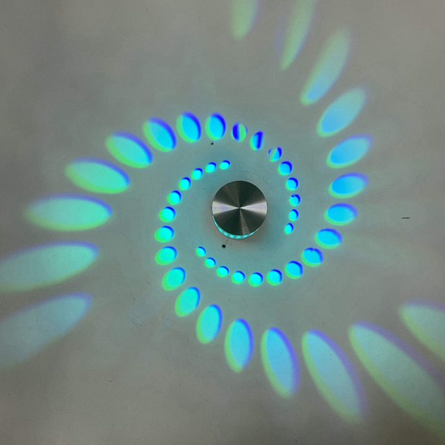 Lampada da parete a LED con foro a spirale Lampada da parete a 16 colori Lampada da parete con telecomando adatta per Hall KTV Bar Lampada da parete artistica per la decorazione della casa
