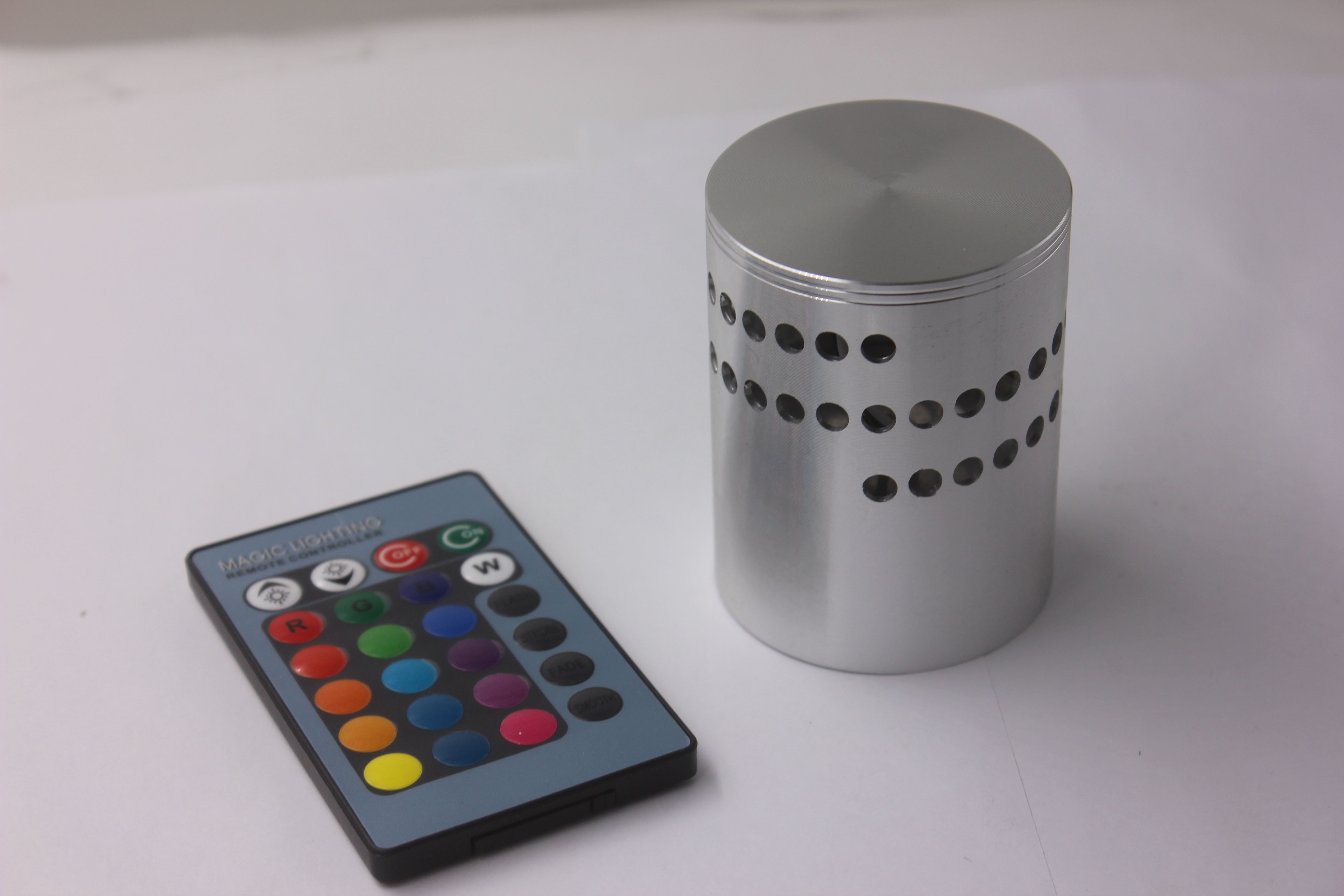 Il foro a spirale di vendite calde della fabbrica ha condotto la lampada della luce del riparo della parete Rgb con il prezzo all'ingrosso