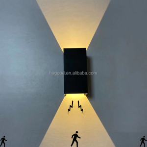 Nuova lampada su e giù a Led Modern Square IP65 Impermeabile Outdoor Home Wall Sconce Prezzo economico di alta qualità