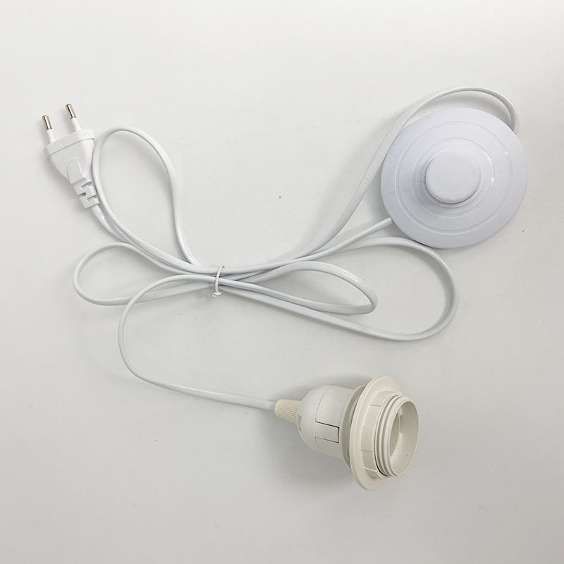 Basi per lampada E27 1.8M 0.5 m2 Cavo di alimentazione Adattatore per porta spina UE Convertitore ON / OFF per lampada a bulbo CE 317 Sale himalayano a mezzo dente