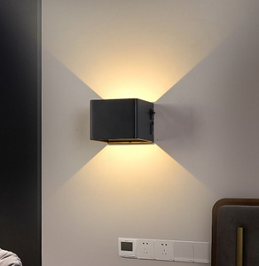 Ricarica USB Wireless Applique da parete LED RGB Dimmerabile Telecomando Lampada da parete per interni per camera da letto Comodino Home Decor Atmosphere