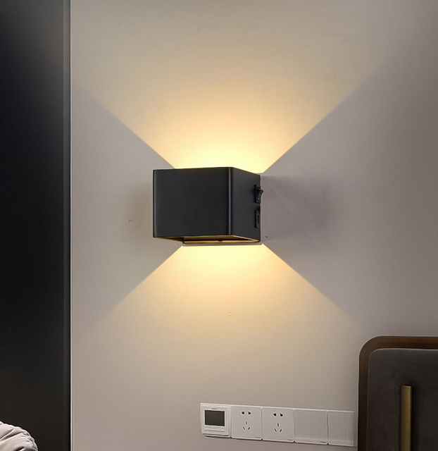 Ricarica USB Wireless Applique da parete LED RGB Dimmerabile Telecomando Lampada da parete per interni per camera da letto Comodino Home Decor Atmosphere