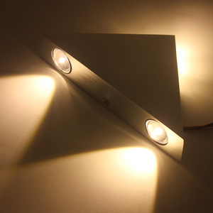 Lampada da parete a led a nastro Triangle 3W per illuminazione interna AC85-265V Apparecchio di illuminazione in alluminio senza sfarfallio Telecomando Applique da parete