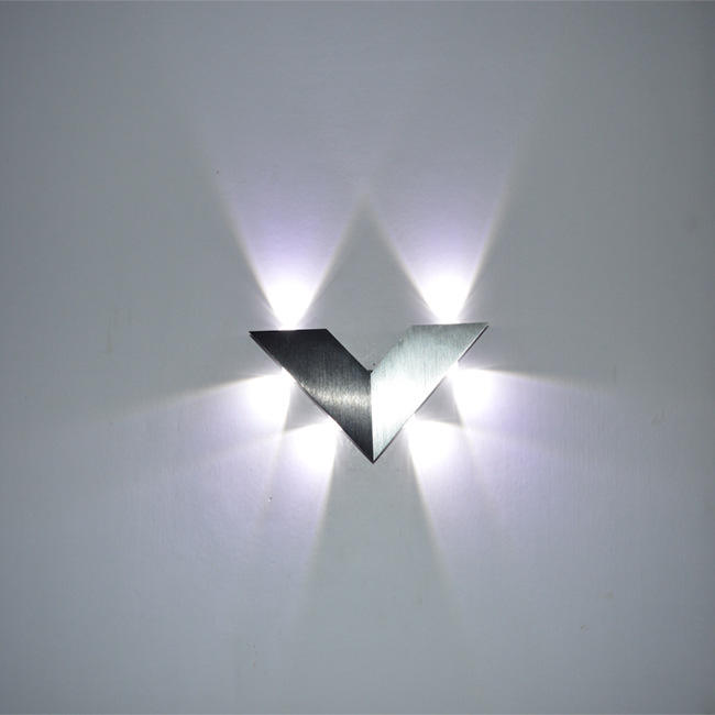 Lampada da parete per la casa moderna a triangolo da 6W Semplice in alluminio a forma di V per la decorazione dell'illuminazione domestica