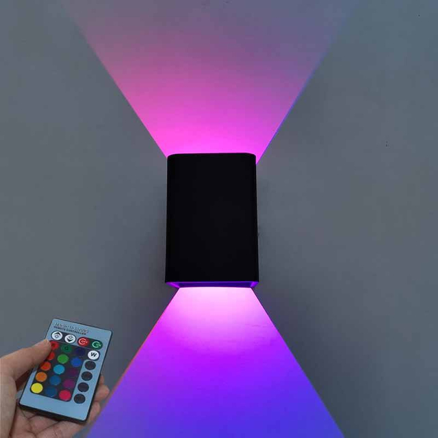 Lampada da parete moderna a LED su e giù RGB con lampade da comodino camera da letto controller Decorazione Wandlamp AC85-265V Illuminazione progetto industriale
