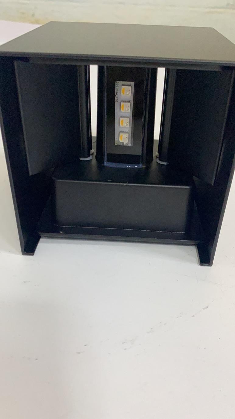 Lampade da parete a led moderne da esterno impermeabili IP65 quadrate nere bianche 20w per giardino