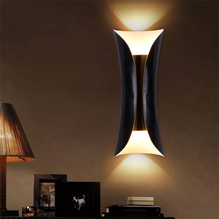 Lampada da parete a vita grande da 10W Lampada da parete a LED per esterni di moda moderna Lampada da parete impermeabile IP65 per la decorazione di giardini e cortili 