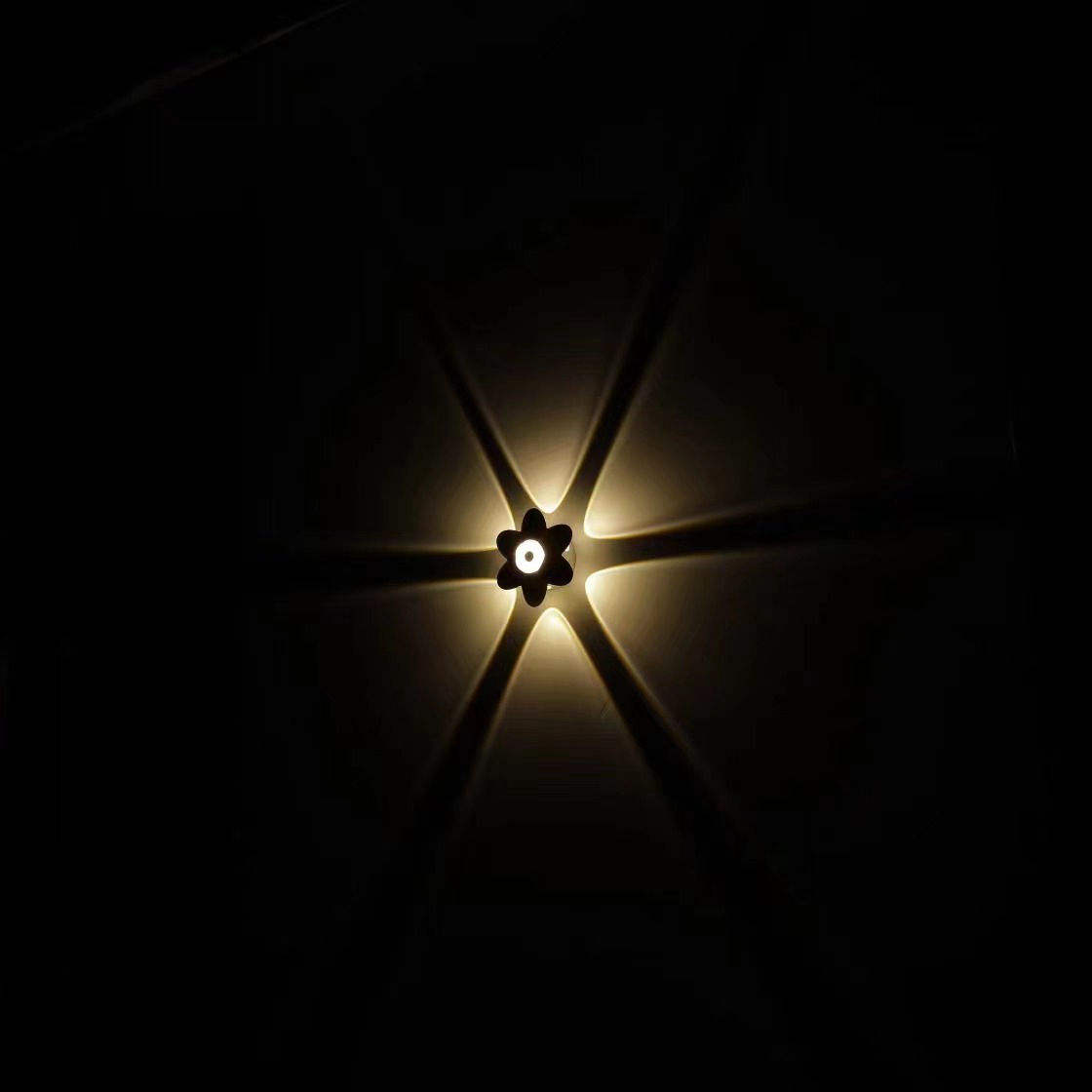 Lampada da parete a LED per montaggio a parete Camera da letto moderna Lampada da parete a LED per esterni vintage di lusso per esterni Lampada da giardino su e giù