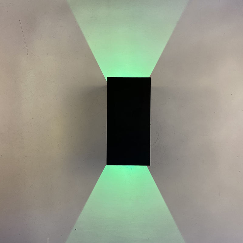 Versione ad angolo regolabile con luce intelligente da 9W Lampada da parete impermeabile Wifi RGBW Lampada da esterno per applique che cambia colore grazie alla lampada per app intelligente