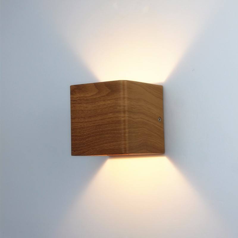 2.4G APP RGBW Nuovo colore IP65 Su e giù 100 * 100 * 100mm Esterno impermeabile Classico Vendita calda Colore del legno Regolazione a 300 gradi