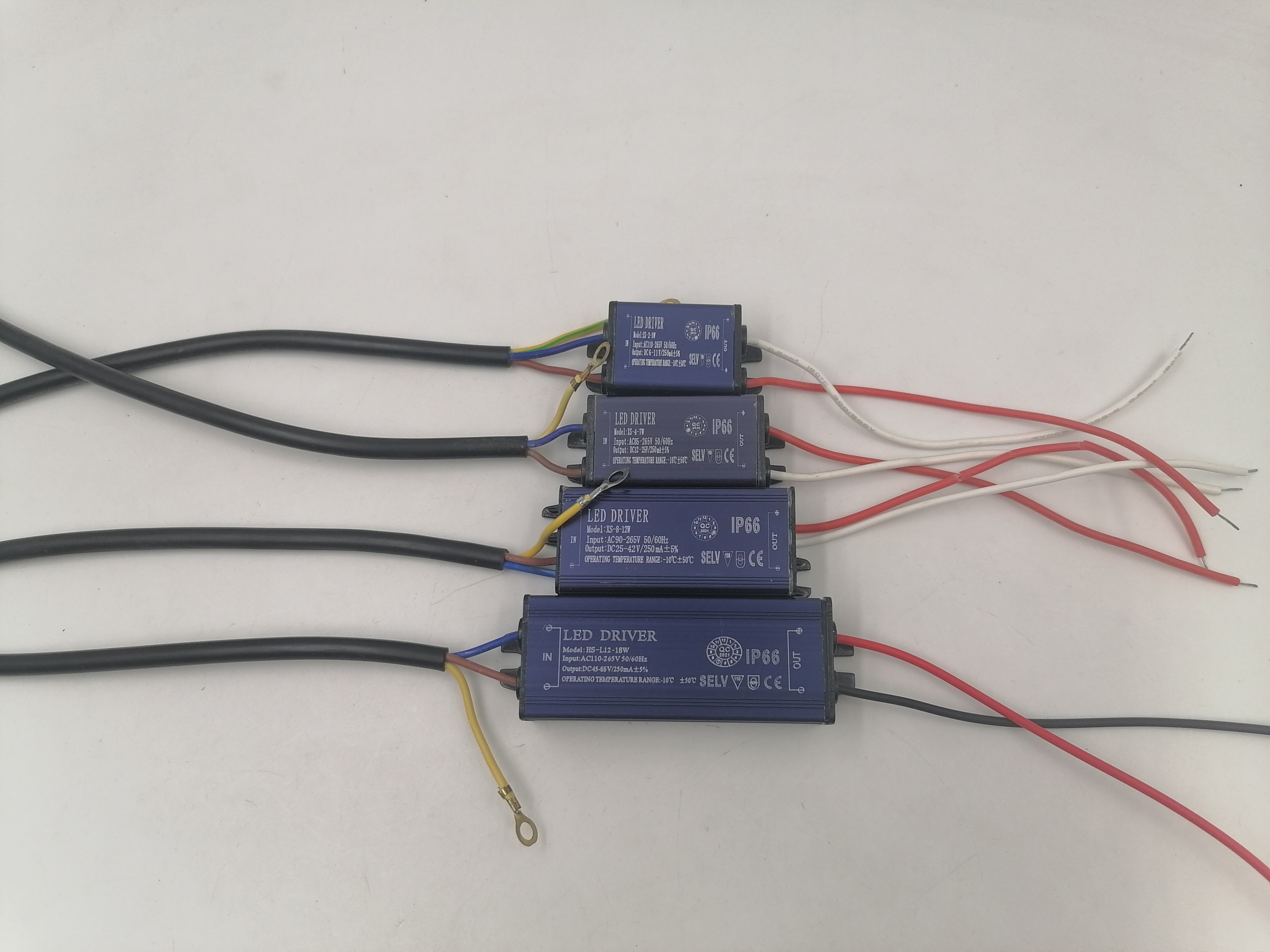 Driver 1-3W / 4-7W / 8-12w / 13-18w / 18-24w Driver in materiale metallico impermeabile IP65 Certificazione CE ROHS