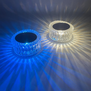 Lampade da tavolo Lampada da tavolo a led in acrilico Lampada ricaricabile Articolo Illuminazione Stile Ufficio moderno