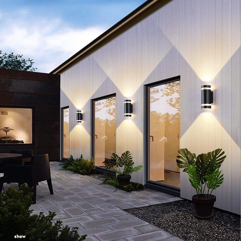 Applique da parete per esterni GU10 Lampade da parete da giardino a induzione con controllo della luce a LED Doppia testa su e giù Illuminazione Cortile Balcone Sconce