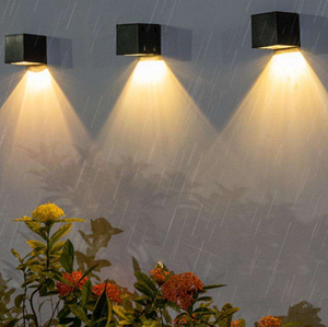 IP65 Impermeabile Luminoso Solar Powered LED Path Lights per Passerella Cortile Cortile Prato Paesaggio Decorativo
