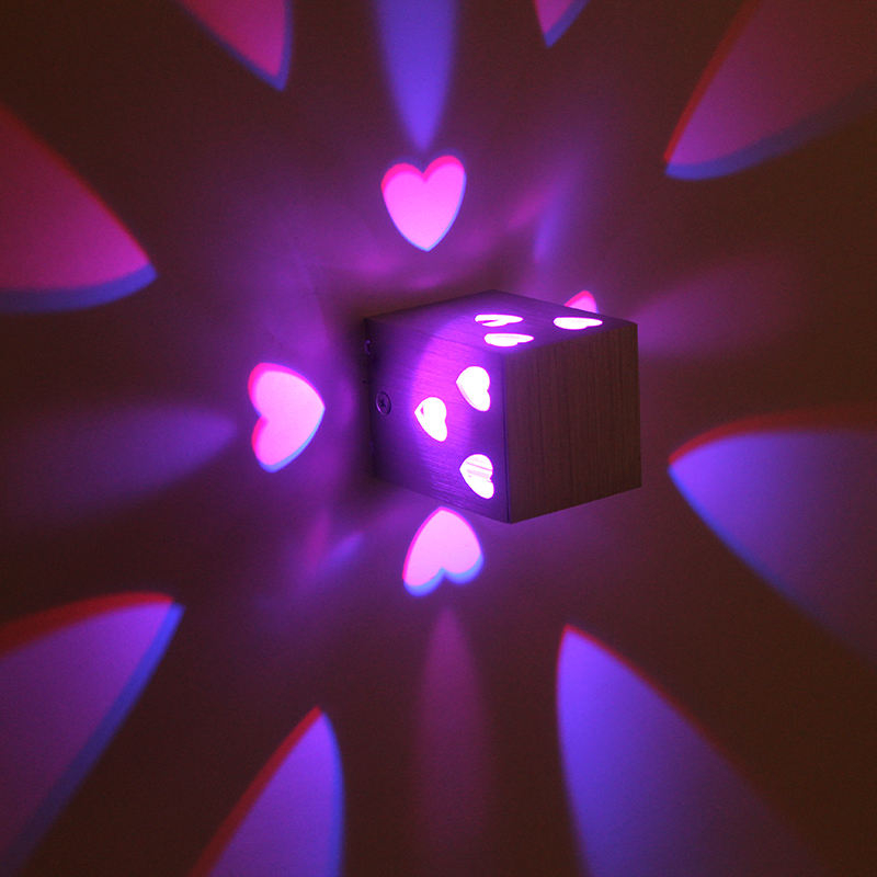 Lampada da parete a LED a forma di cuore Lampada da parete con telecomando Lampada da parete per camera da letto Soggiorno Negozio di barbiere Alta qualità Prezzo economico Alta qualità