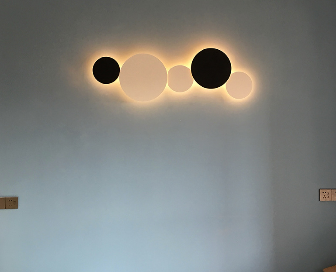Moderna lampada da parete a LED a forma rotonda a luce LED e lampade da comodino per interni di alta qualità