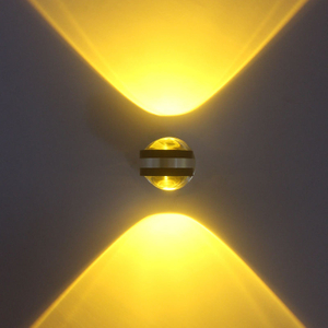 La nuova lampada da parete su e giù per interni ha portato la decorazione dell'hotel con applique da parete a led per interni OEM stage RGB club novità vogue