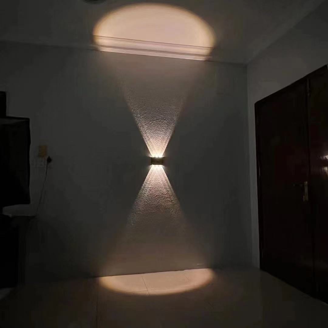 Outdoor Solar Powered Wall Telecomando Lampione stradale Lampade solari Dark Sensation Portico Strada Garage Giardino 3 modalità di movimento
