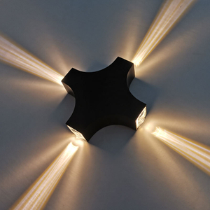 Nuova lampada da parete per esterni a LED 12W Cross Star 4 lati che illumina IP65 impermeabile per la decorazione del balcone del giardino