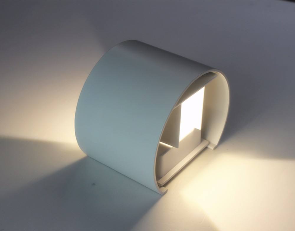 Lampada da parete a led impermeabile da 6W con design a semicerchio impermeabile per esterni con lampada a sospensione per applique a prezzo diretto di fabbrica