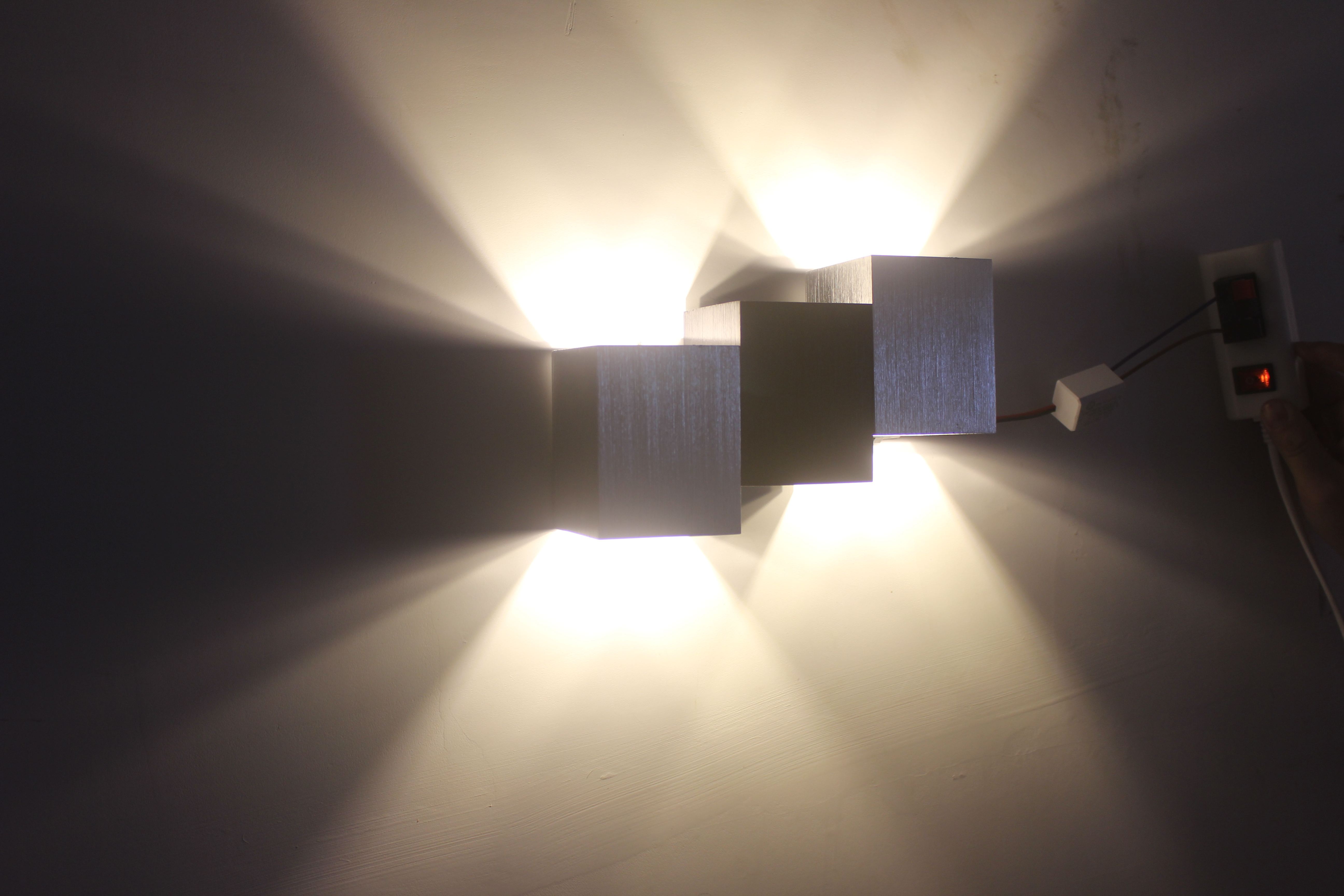 Moderna lampada da parete a LED a gradini e luce decorativa per interni