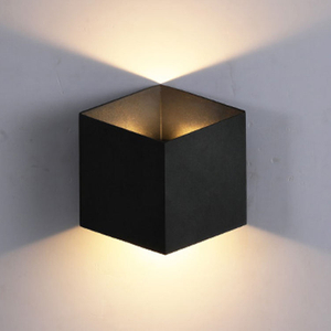 Lampada da parete moderna a LED da 120 mm cubica impermeabile e luce notturna decorativa per esterni per casa e giardino Prezzo economico c