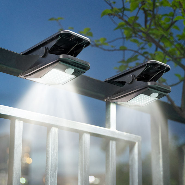Lampada da parete a LED a doppia faccia impermeabile IP65 di alta qualità Lampada da parete solare moderna per esterni su e giù per la lampada solare da giardino