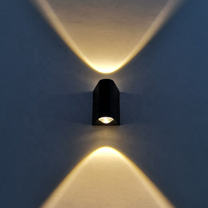Lampada da parete moderna impermeabile esterna 2W LED IP65 alluminio su e giù applique da parete da giardino portico applique decorazione luce 110V 220V