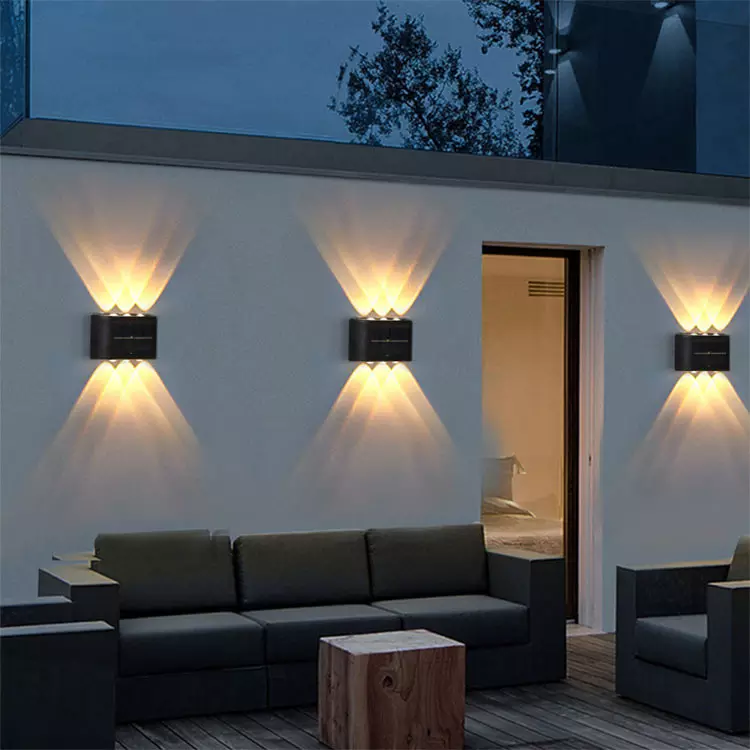 Lampione stradale a LED a energia solare per esterni Luci solari da balcone impermeabili per cortile Street Landscape Garden Decor Lamp Outdoor