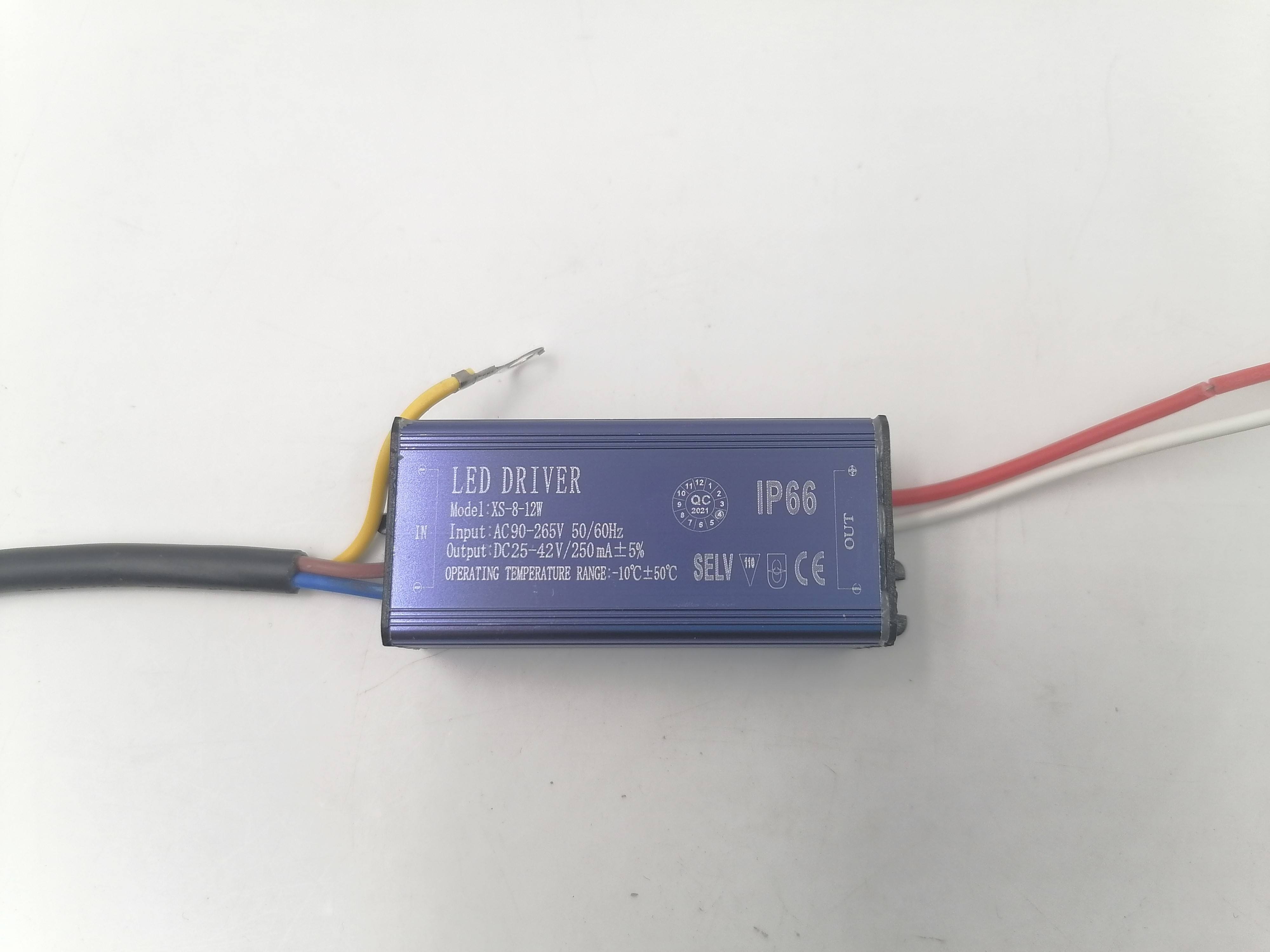 Driver 1-3W / 4-7W / 8-12w / 13-18w / 18-24w Driver in materiale metallico impermeabile IP65 Certificazione CE ROHS