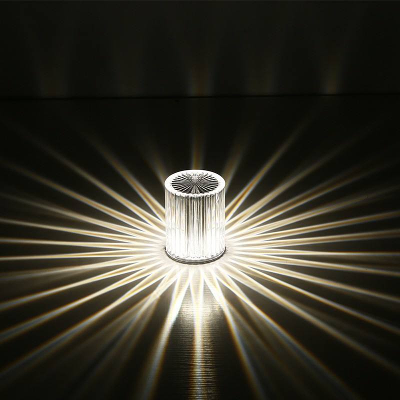 Lampada da tavolo in acrilico di vendita calda di Amazon Lampada da tavolo ricaricabile USB per regalo di festa Lampada da tavolo con telecomando a 16 colori che cambia