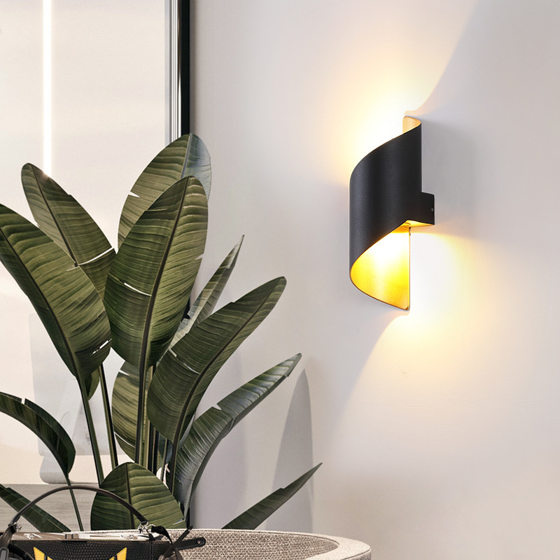 Lampada da parete per esterni Balcone impermeabile Led Scale corridoio super luminose Induzione semplice Cortile d'ingresso villa parete esterna IP65