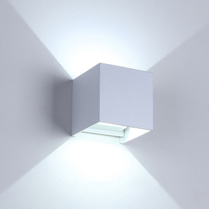 Lampada da parete impermeabile da esterno a cubo LED in alluminio da 12W impermeabile IP65 a fascio regolabile in stile industriale