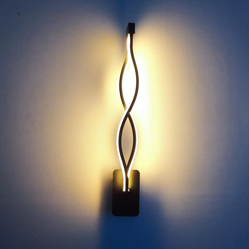 Decorazione moderna per la casa Lampada da parete a forma di onda in alluminio Up Down LED Applique da parete a LED per interni Holiday Garland Light