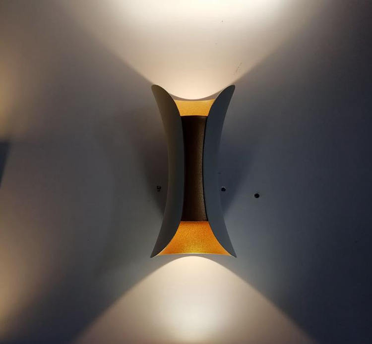 Lampada da parete a vita grande da 10W Lampada da parete a LED per esterni di moda moderna Lampada da parete impermeabile IP65 per la decorazione di giardini e cortili 