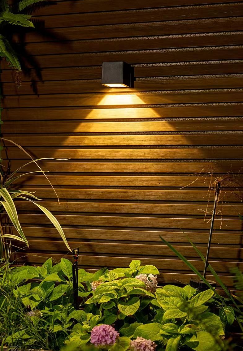 Lampada da parete per esterni stile moderno per la casa impermeabile IP65 Lampada a led su e giù Lampada da parete per esterni con portico da giardino