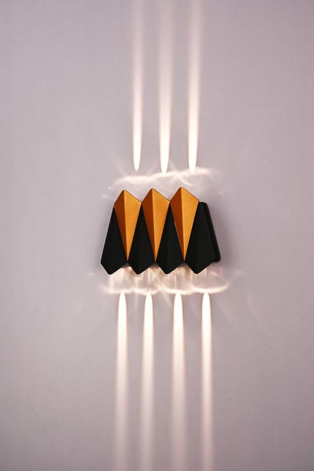 Lampada da parete a led impermeabile IP65 da esterno nera Lampada da parete da giardino moderna economica in alluminio ad alto lume Vendita calda Nessuna batteria montata a parete