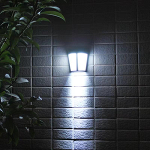 La lampada da parete attivata impermeabile all'aperto della fabbrica ha condotto le luci del giardino del sensore di movimento della luce solare della parete per l'illuminazione esterna del cortile