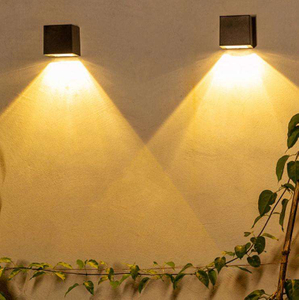 Nuova applique da parete solare per esterni lampada da parete per giardino lampada da notte quadrata per uso domestico lampada a risparmio energetico per esterni IP65 impermeabile 